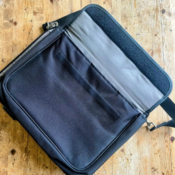 Targus Black Laptop Briefcase Bag with Shoulder Strap, Padded 15" Computer Case - Picture 10 of 15